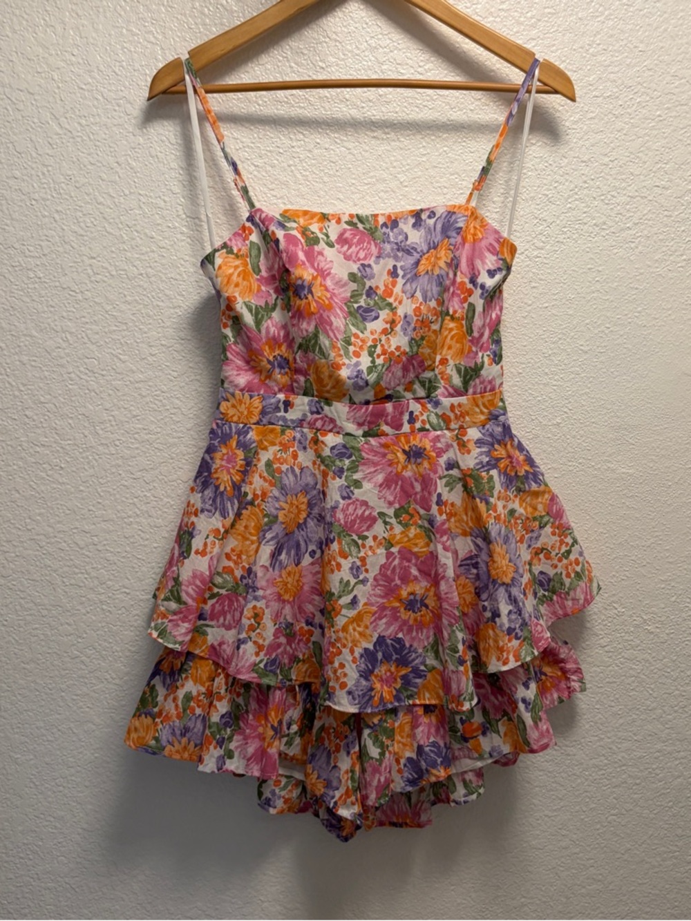 Hello Molly Floral Romper Women’s Size US 6 open back with tie ruffle new w/ tag